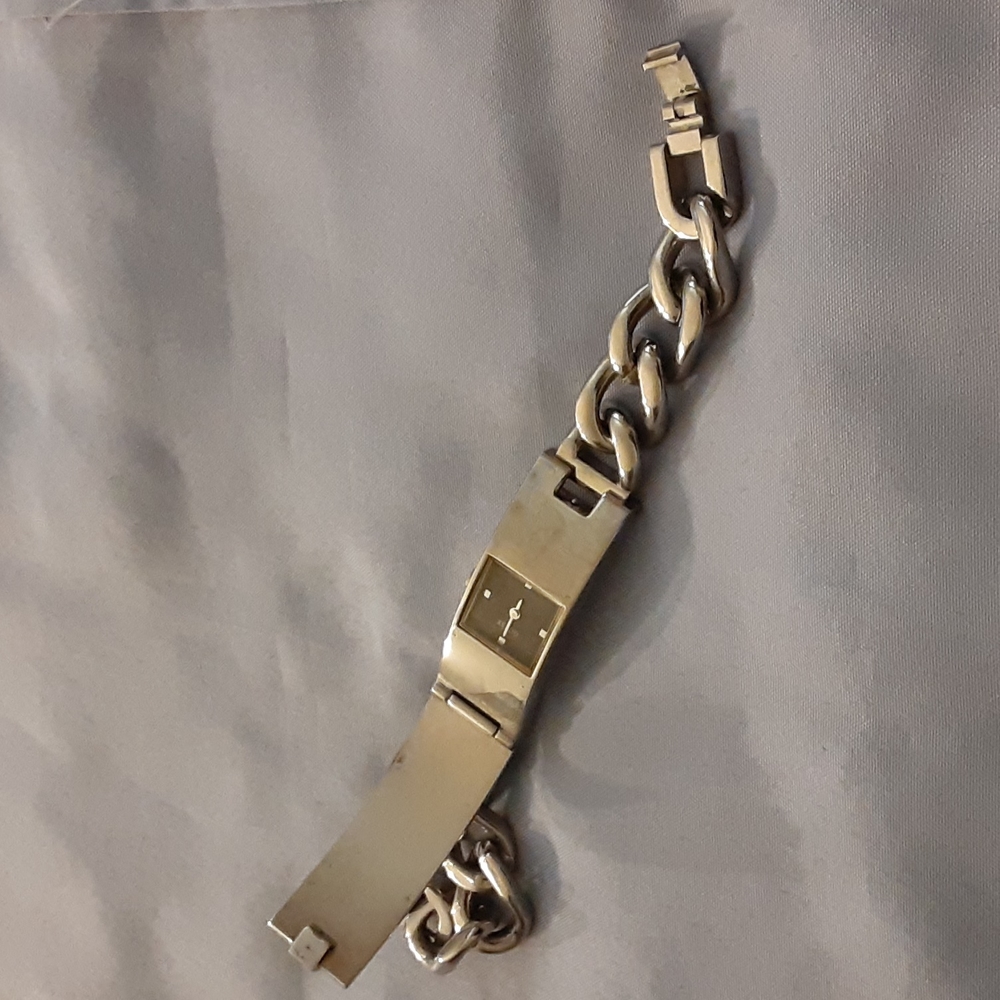 Guess watch close down case